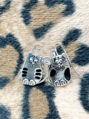 Cute cat earrings New